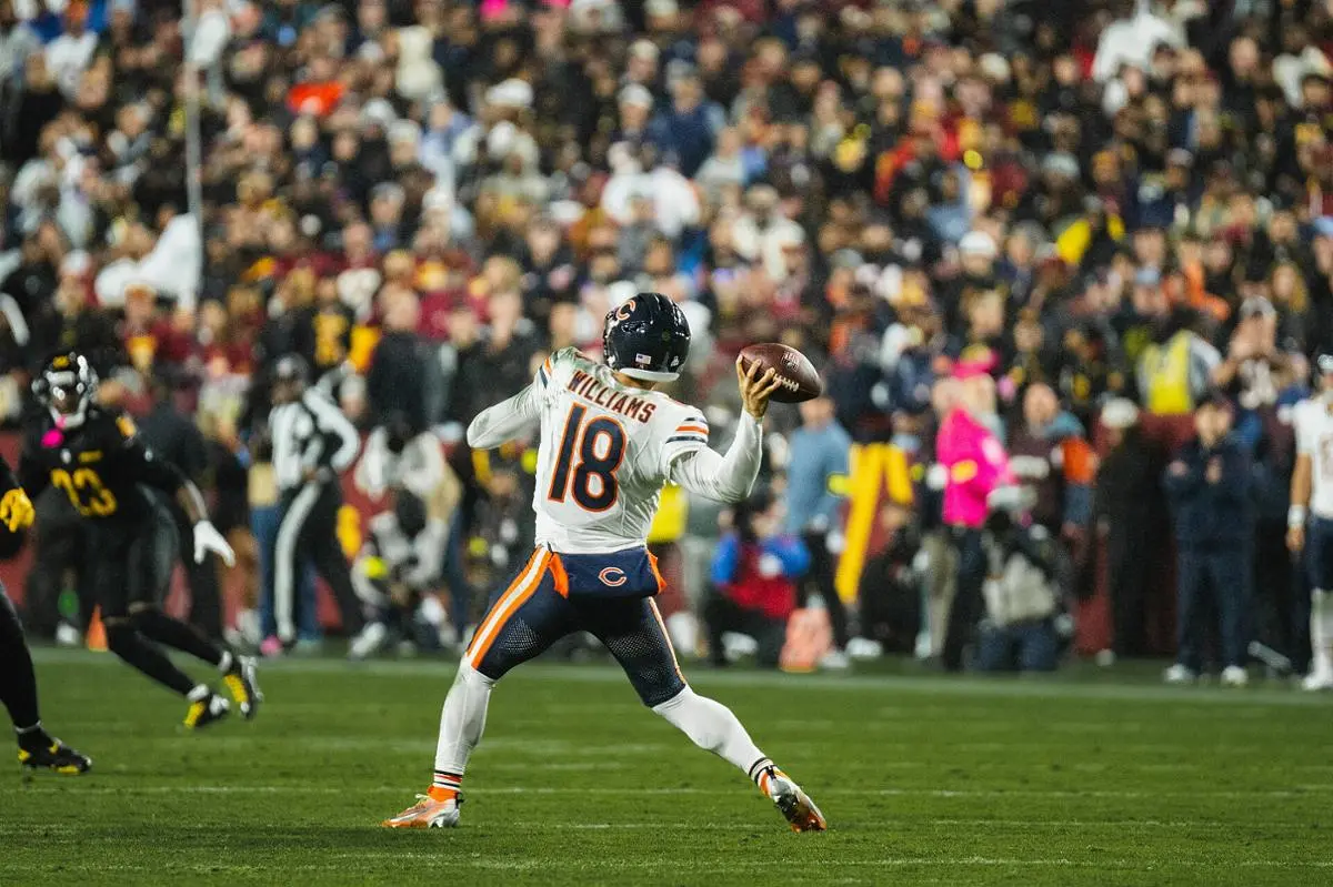 Caleb Williams playing for the Bears v The Commanders